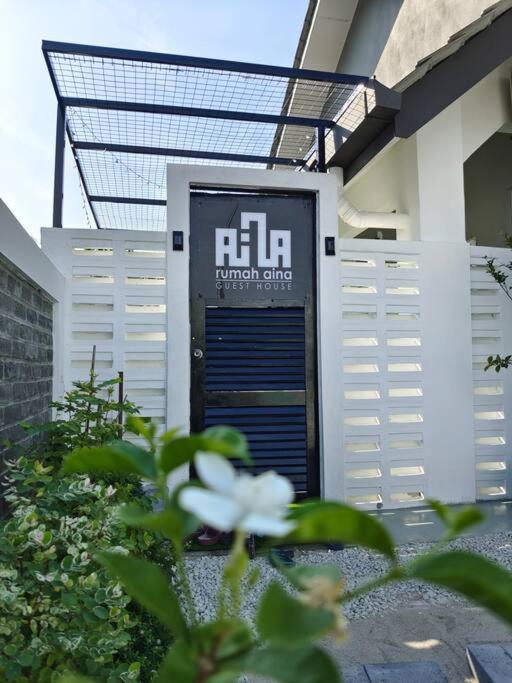 Rumah Aina Homestay Bukit Changgang Private Pool Kampong Melot Zewnętrze zdjęcie