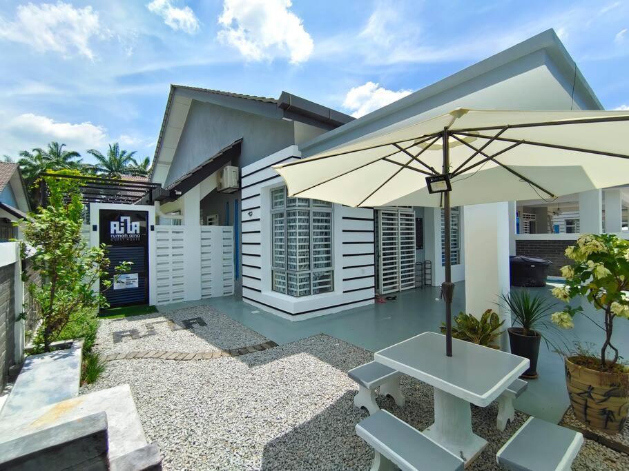 Rumah Aina Homestay Bukit Changgang Private Pool Kampong Melot Zewnętrze zdjęcie