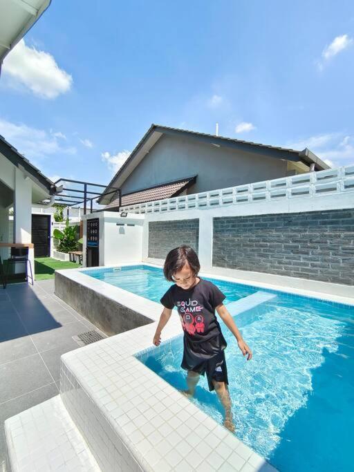 Rumah Aina Homestay Bukit Changgang Private Pool Kampong Melot Zewnętrze zdjęcie