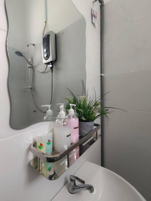 Rumah Aina Homestay Bukit Changgang Private Pool Kampong Melot Zewnętrze zdjęcie