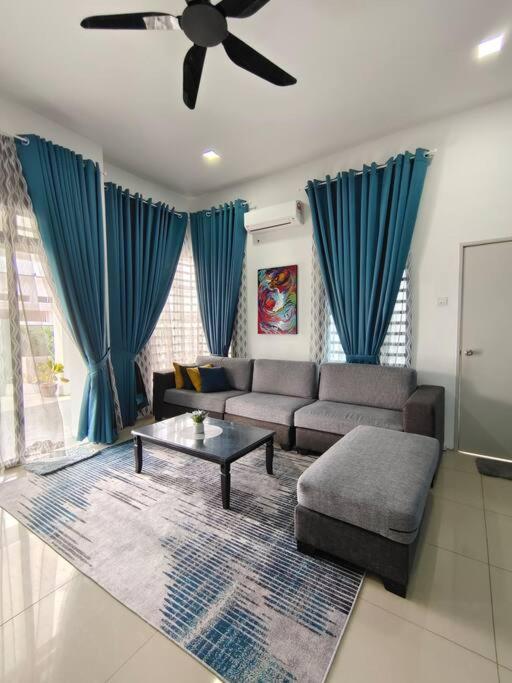 Rumah Aina Homestay Bukit Changgang Private Pool Kampong Melot Zewnętrze zdjęcie