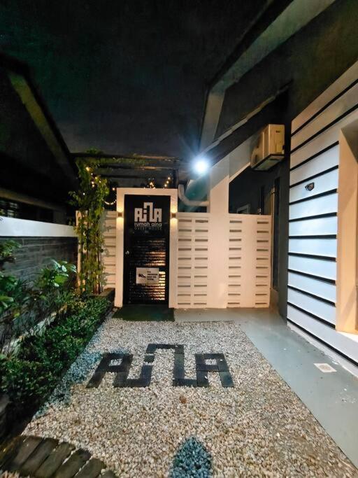 Rumah Aina Homestay Bukit Changgang Private Pool Kampong Melot Zewnętrze zdjęcie