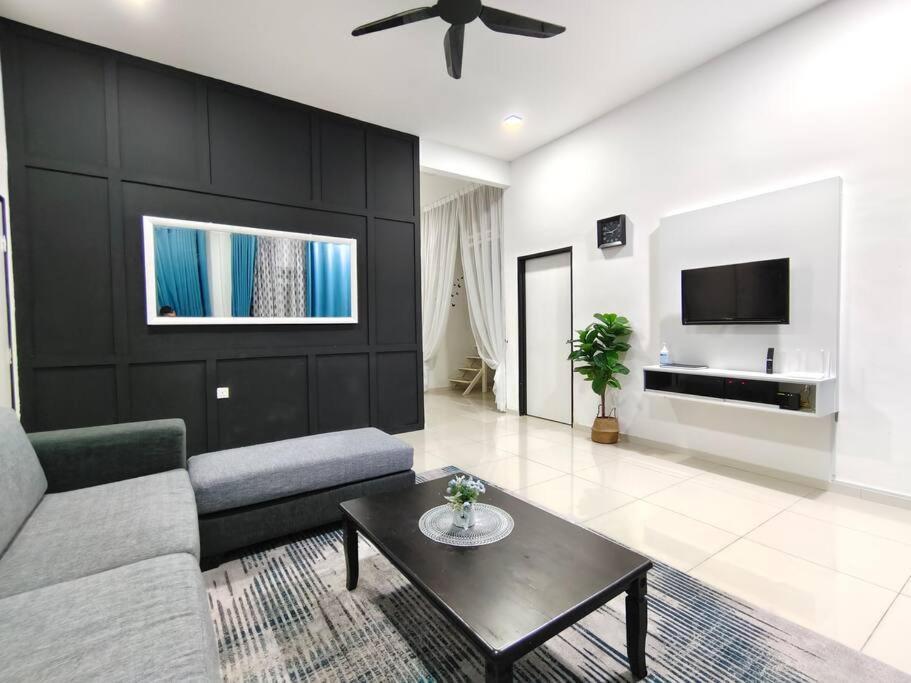 Rumah Aina Homestay Bukit Changgang Private Pool Kampong Melot Zewnętrze zdjęcie